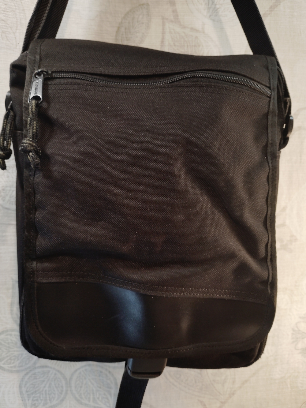 Black Men's Messenger Bag with Front Zip Pocket - Unbranded